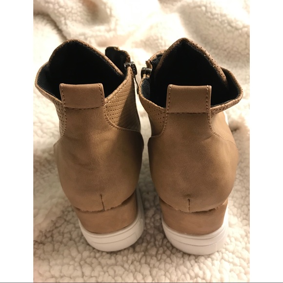 ⭐️ 5 STAR ⭐️ Khaki Vegan Suede Wedge Sneaker - Picture 3 of 5